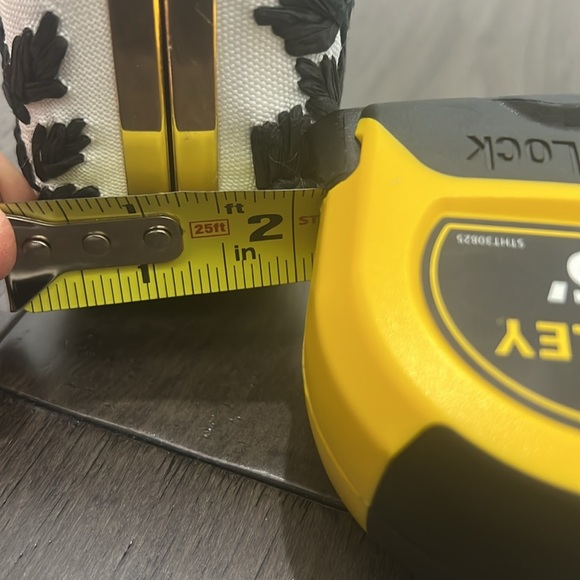 Kelly & Katie gold hardware crocheted like floral evening/daytime clutch purse - Picture 10 of 10